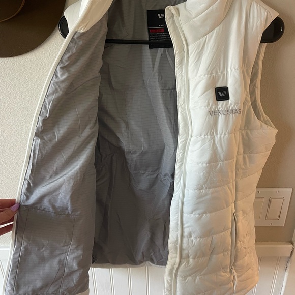 VENUS Heated Women's White Puffer Vest - Picture 3 of 7